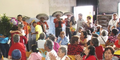 Día del Amor y la Amistad en el Centro Geriátrico Municipal de Manta, Ecuador.