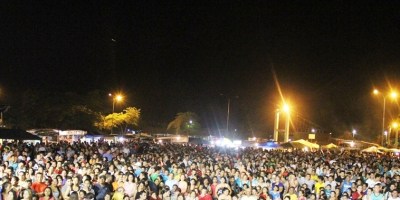 Acto inaugural de la concha acústica y su explanada en el Centro Turístico Platanales del Cantón Bolívar, Ecuador.