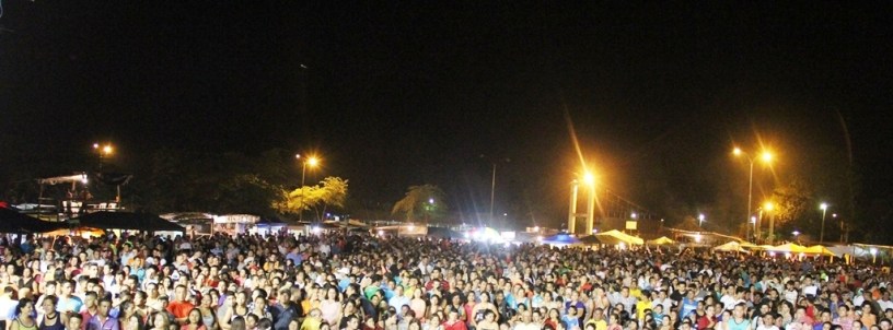 Acto inaugural de la concha acústica y su explanada en el Centro Turístico Platanales del Cantón Bolívar, Ecuador.
