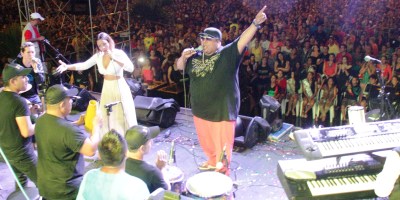 DLG actúa en el Carnavalazo Musical de Manta, Ecuador.