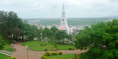 La ciudad de Montecristi, vista desde el Paseo Lúdico. Ecuador.
