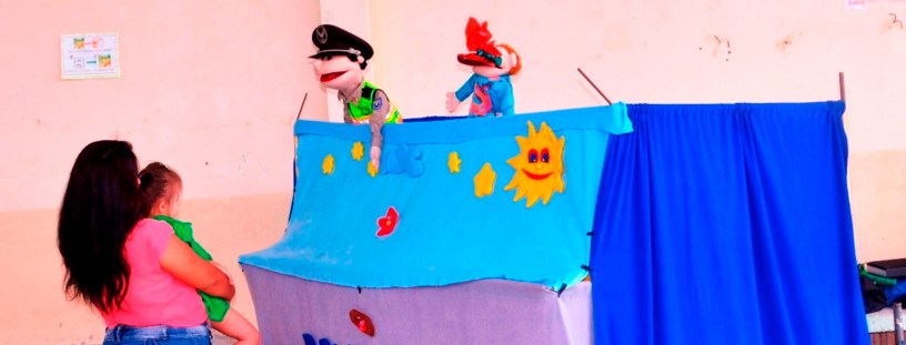 Títeres Paquito y Raulito, divierten inculcando valores cívicos. Chone, Ecuador.