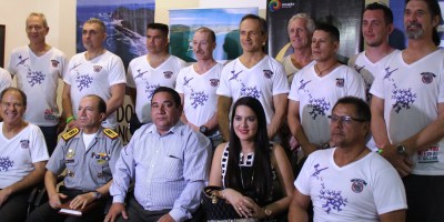 Organizadores y auspiciadores del Festival de Paracaidismo Manta 2016 por el Día del Ejército ecuatoriano.