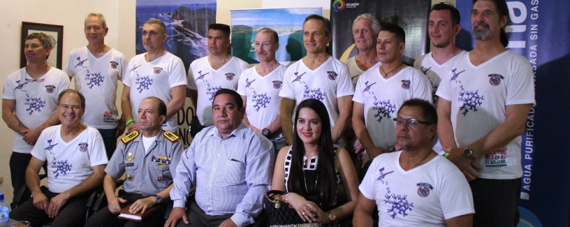 Organizadores y auspiciadores del Festival de Paracaidismo Manta 2016 por el Día del Ejército ecuatoriano.
