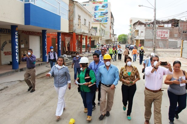 El Concejo Cantonal de Manta recorre la zona de Tarqui devastada por el terremoto del 16 dee abril de 2016. Manabí, Ecuador.