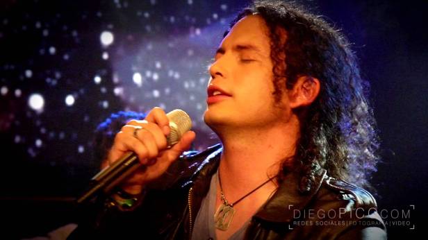 Fausto Miño, cantante