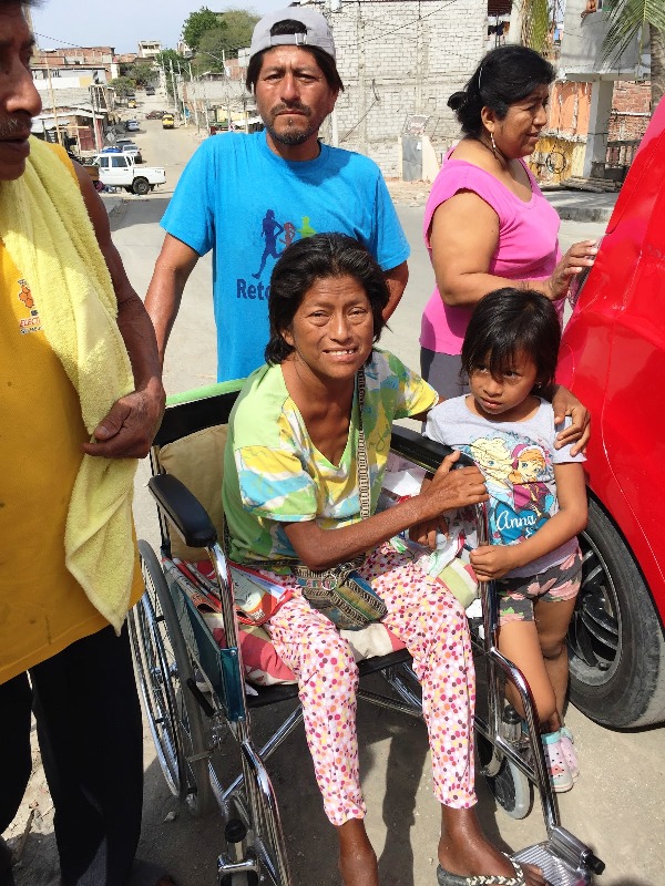 Moradores del Barrio Buenos Aires de Tarqui (Manta), damnificados en el terremoto del 16 de abril de 2016. Manabí, Ecuador.