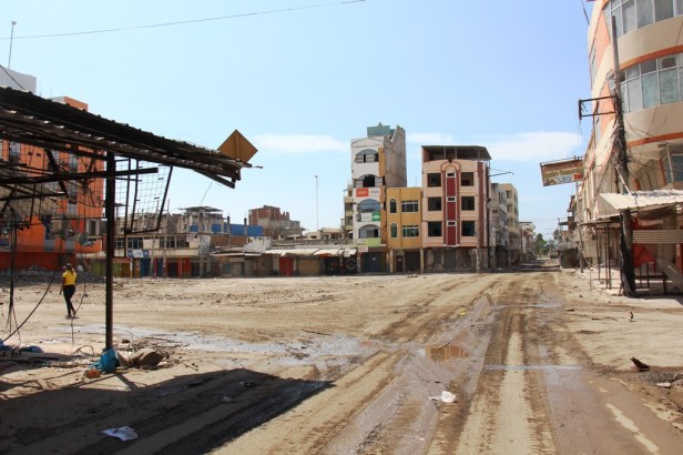 Espacio vacío donde hasta el día del terremoto funcionaba el Mercado Municipal de Tarqui, Manta. Manabí, Ecuador.