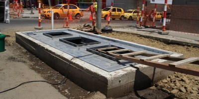 Infraestructura para contenedores soterrados de basuras, Calle 13 en Manta. Manabí, Ecuador.