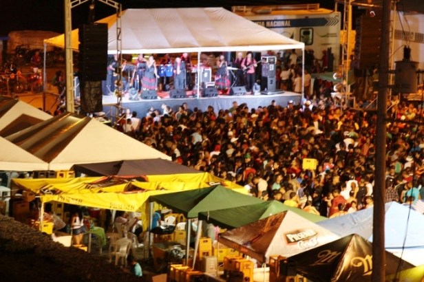 Festival nocturno en la cabecera cantonal de Jaramijó. Manabí, Ecuador.