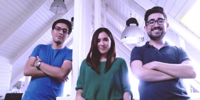 Izquierda a derecha: Paúl Morales, Cindy Villacís y Santiago Rentería, ganadores del UNIGAME 2016.