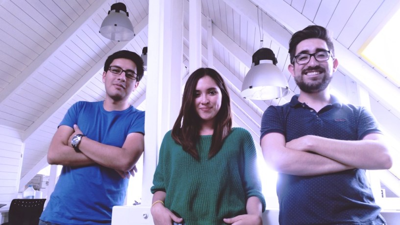 Izquierda a derecha: Paúl Morales, Cindy Villacís y Santiago Rentería, ganadores del UNIGAME 2016.