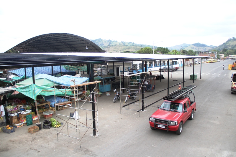 Mercado provisional de abastos en Calceta. Manabí, Ecuador.