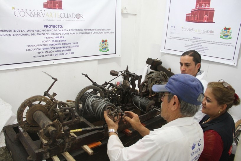 Reparación del antiguo reloj público de Calceta. Manabí, Ecuador.