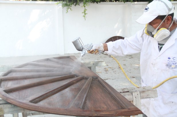 Adorno de un arco de medio punto en la antigua torre del reloj público de Calceta. Manabí, Ecuador.