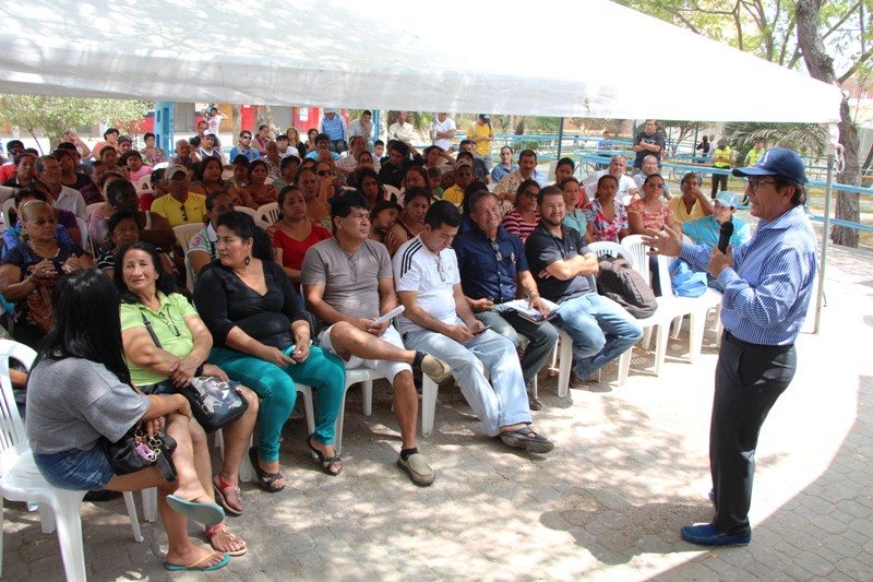 Alcalde de Manta responde inquietudes de moradores de Tarqui. Manabí, Ecuador.