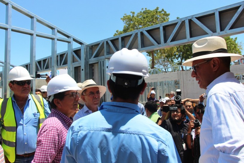 Vicepresidente Jorge Glas visita mercado provisional en construcción, Manta. Manabí, Ecuador.