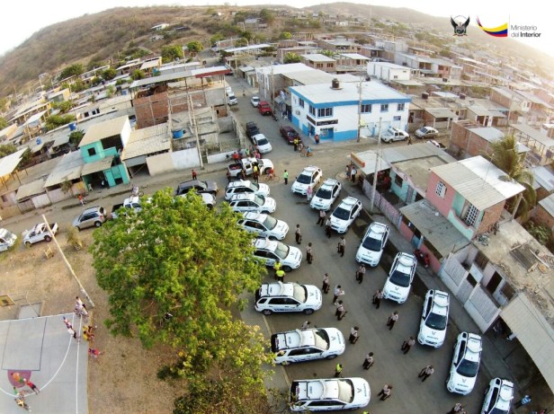 Presentación de nuevos vehículos destinados a la Policía nacional que opera en la zona sur de Manabí, Ecuador.