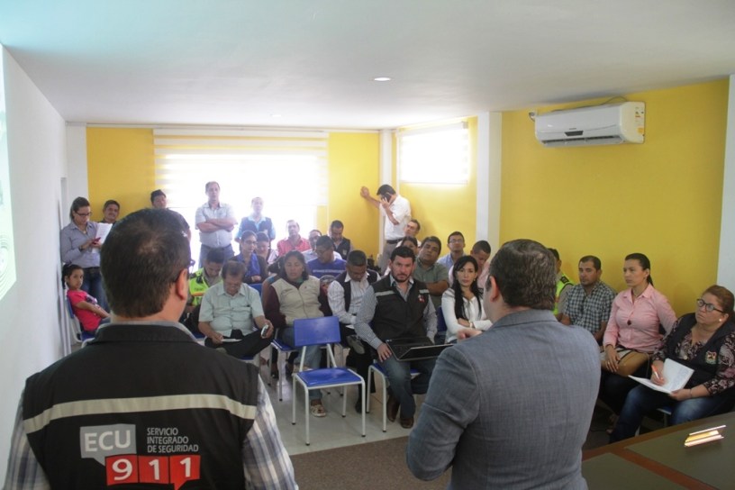 Sesión entre el COE cantonal de Bolívar y el director provincial del ECU-911. Manabí, Ecuador.