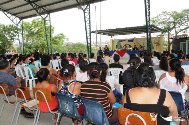 Asamblea comunitaria en Jaramijó para trabajar en la prevención de la drogadicción estudiantil. Manabí, Ecuador.