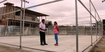 Cancha multiuso en el Barrio Tierra Fértil de Manta. Manabí, Ecuador.