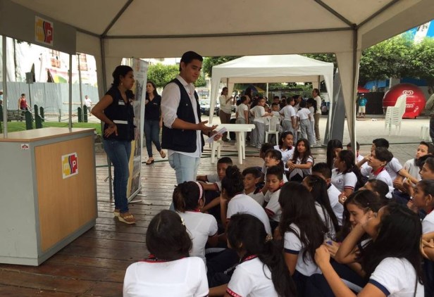 Charla psicológica contra la tendencia suicida de jóvenes, Manta. Manabí, Ecuador.