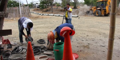 Construcción de alcantarillado sanitario en Barrio Villamarina de Manta. Manabí, Ecuador.