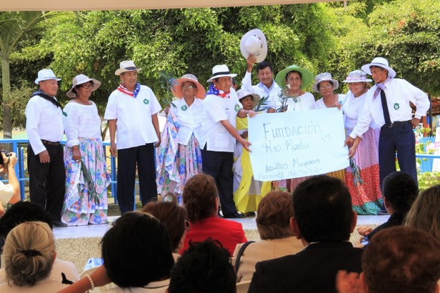 Coreografía danzística de la Fundación Río Manta de esta ciudad. Manabí, Ecuador.