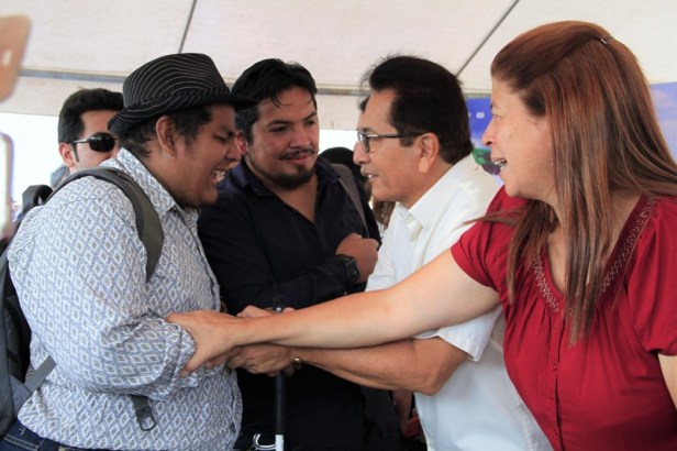 Delegados de ELAP en Manta, con Alcalde y Secretaria Nacional Gestión Riesgos. Manabí, Ecuador.