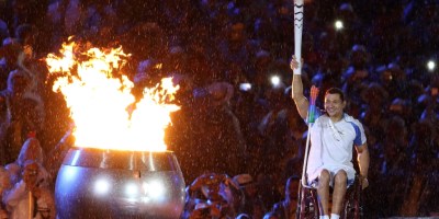 Clodoaldo, el Tiburón de las Piscinas, en el encendido del pebetero de los Juegos Paralímpicos Río 2016.