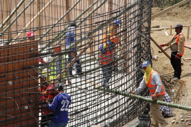 La estructura de acero del nuevo reservorio de agua potable en Calceta. Manabí, Ecuador.