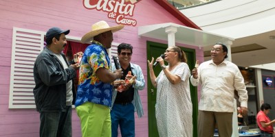Elenco de la serie televisiva ecuatoriana "Mis Adorables Entenados". Guayaquil, Ecuador.