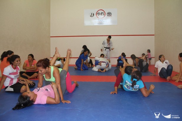Mujeres entrenan jiu-jitsu en Hotel Oro Verde de Manta. Manabí, Ecuador.