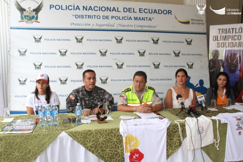 Organizadores del triatlón solidario en Crucita, Portoviejo. Manabí, Ecuador.