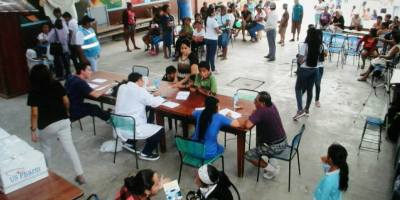 Brigada médica del Patronato municipal de Manta, atiende al público en el Centro Diocesano de Tarqui. Manabí, Ecuador.