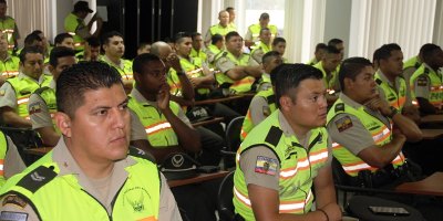 Policías comunitarios reciben capacitación para mejorar su desempeño en Portoviejo. Manabí, Ecuador.