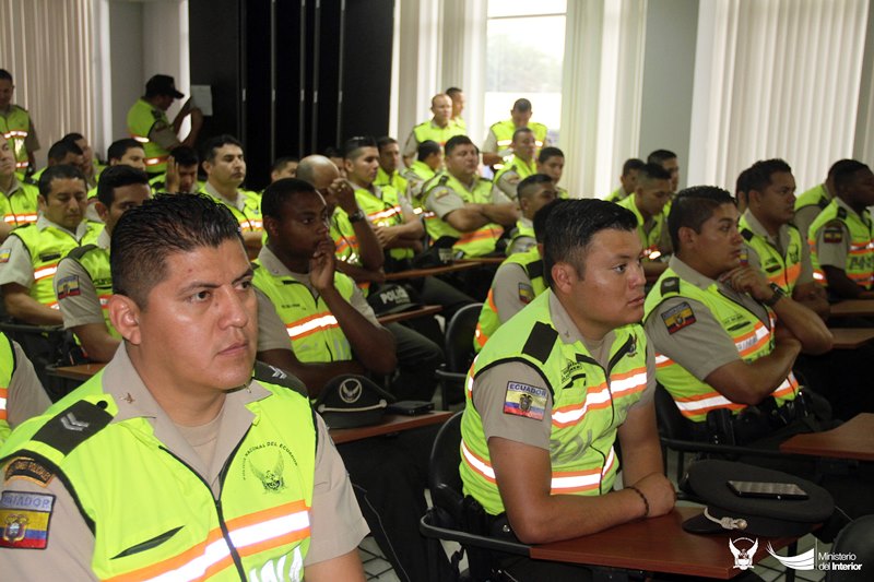 Policías comunitarios reciben capacitación para mejorar su desempeño en Portoviejo. Manabí, Ecuador.