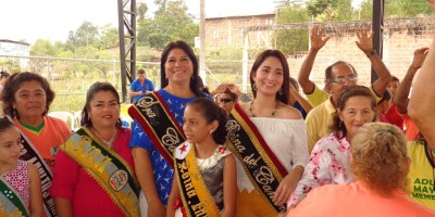 Reinas cantonales en el 1er Encuentro de Adultos Mayores en la Parroquia Membrillo del Cantón Bolívar. Manabí, Ecuador.