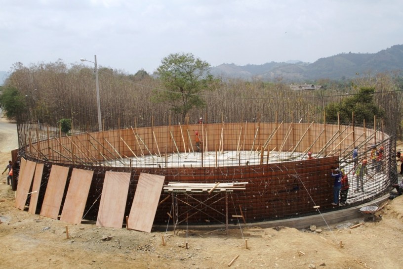 Reservorio de agua en construcción, Calceta. Manabí, Ecuador.