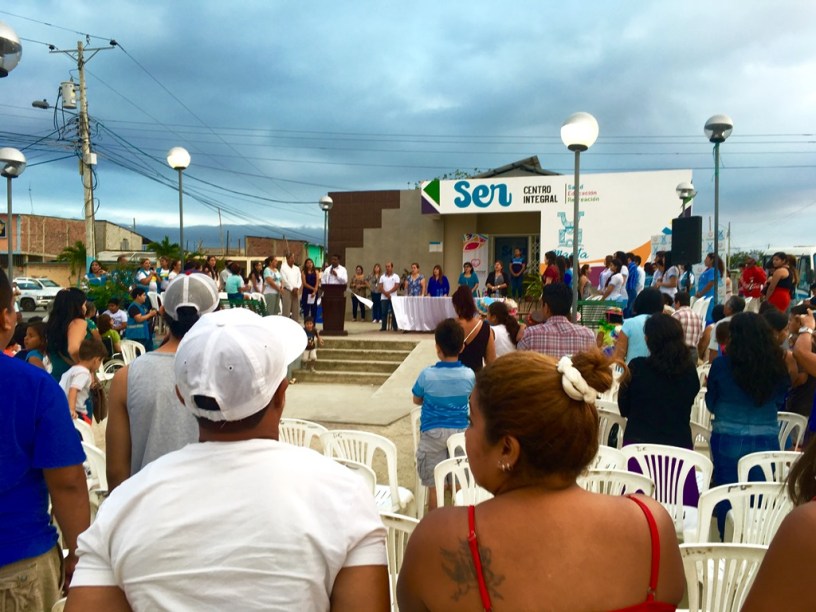 Inauguración de un Centro Integral de Salud, Educación y Recreación (SER) en Ciudadela 20 de Mayo, Manta. Manabí, Ecuador.