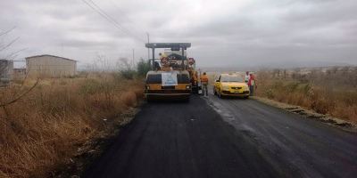 Asfaltado en la Vía Urbirríos - La Revancha, Manta. Manabí, Ecuador.