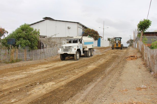 Reconformación de calle en el Barrio Villamarina de Manta. Manabí, Ecuador.