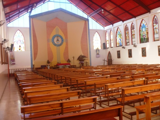 Interior del templo del Divino Niño Jesús en la ciudad de Manta. Manabí, Ecuador.