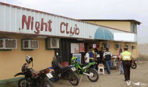 Vista exterior de un night club de Manta. Manabí, Ecuador.
