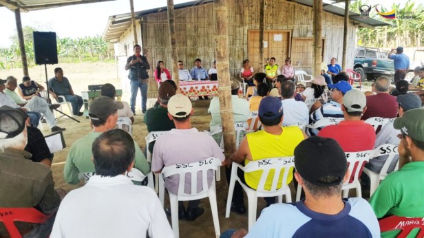 Asamblea comunitaria sobre seguridad ciudadana en el sitio San Luis del Cantón El Carmen. Manabí, Ecuador.