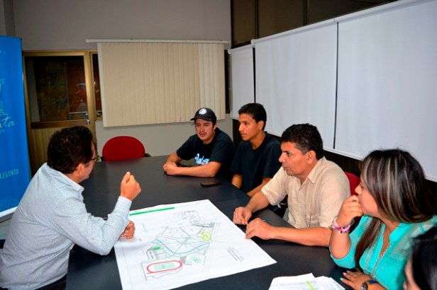 Reunión Alcalde de Manta y miembros de #Skateboards. Manabí, Ecuador.