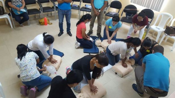Adiestramiento en Soporte Vital Básico, para atender a pacientes con enfermedades graves en el Centro de Salud Manta, Tipo C.