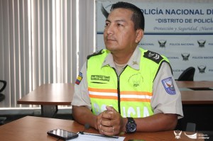 Orlando Saquinga, cabo de policía y líder del proyecto social "Mi felicidad depende de ti" desarrollado en Manta. Manabí, Ecuador.