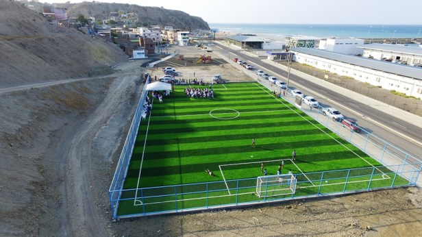 Cancha para fútbol en la Parroquia San Mateo de la ciudad de Manta. Manabí, Ecuador.