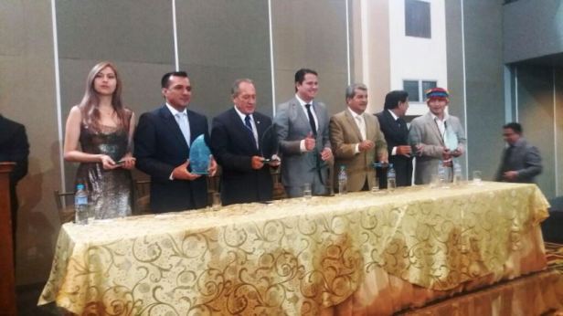 Mesa directiva de la ceremonia de premiación OAGLE a los 30 mejores alcaldes ecuatorianos. Quito, Ecuador.